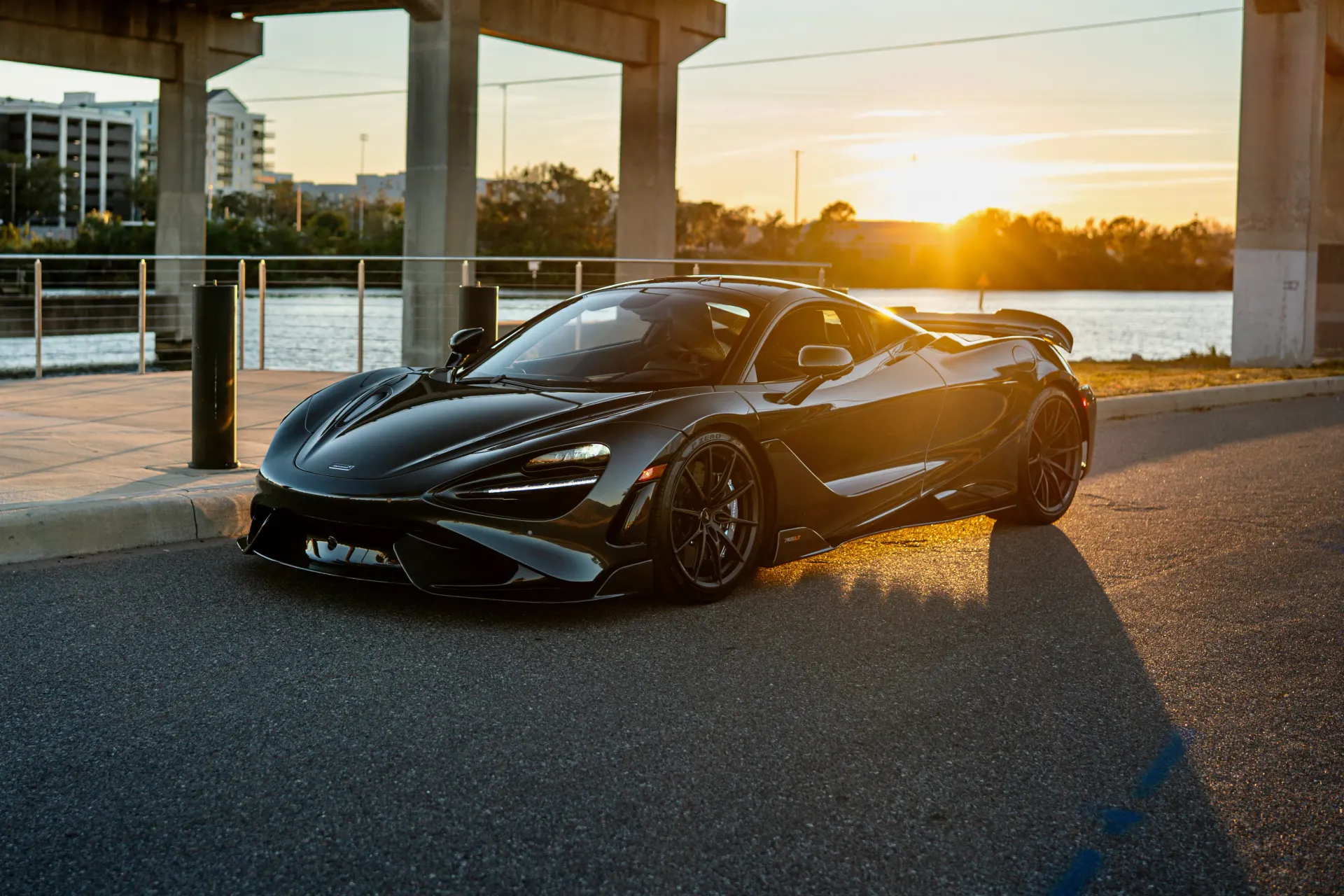 What Is the Difference Between Reserve and No-Reserve Car Auctions? 